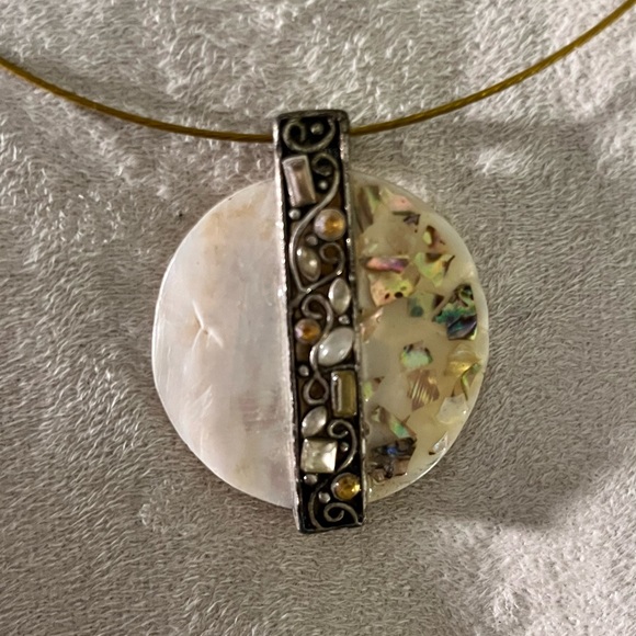 Abstract pendant necklace - Picture 1 of 9